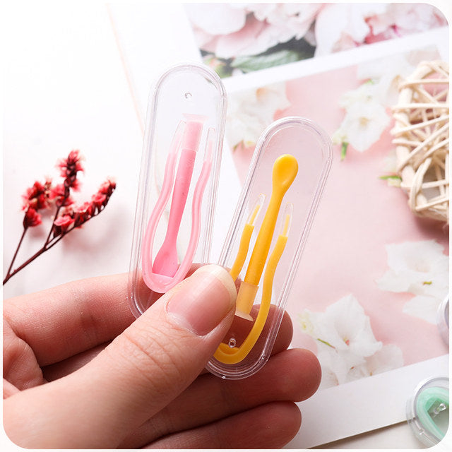 LENS APPLICATOR